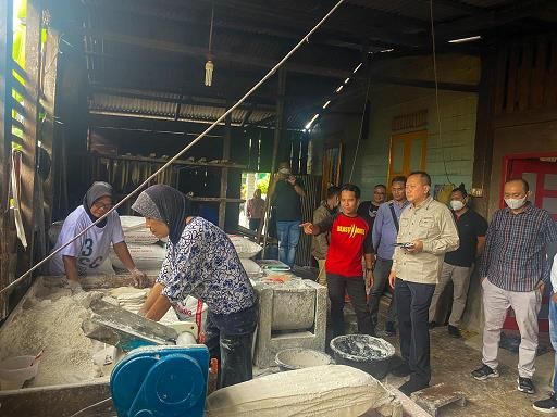 Pabrik Mie Sagu Rahmat Nasabah Binaan Bank Riau Kepri di Selatpanjang Terkenal hingga ke Cirebon