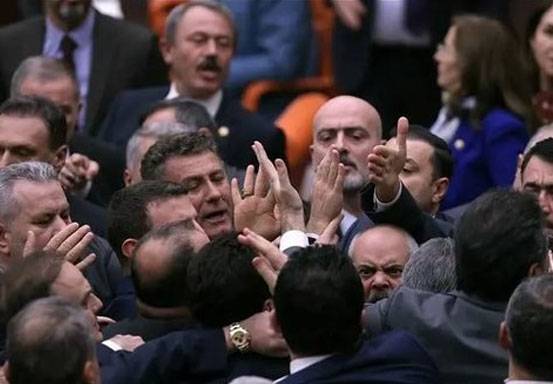Adu Jotos di Parlemen, Anggota Dewan Turki Masuk ICU