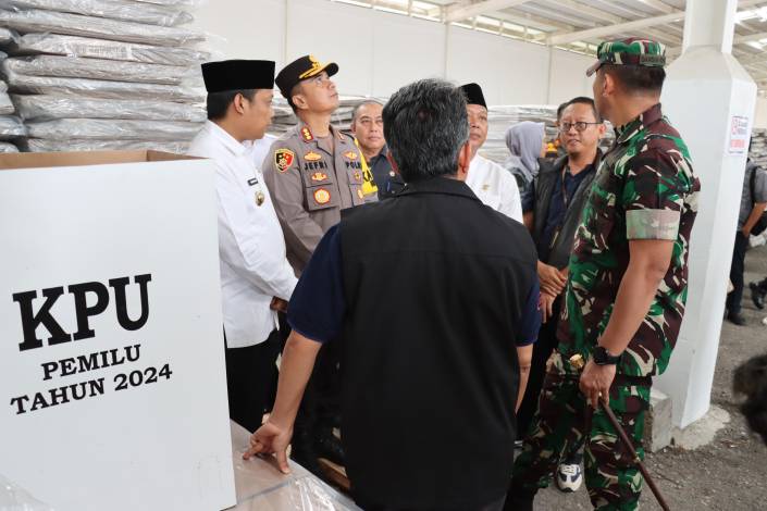 Kapolresta Pekanbaru Siagakan Personel 24 Jam di Gudang Logistik Pemilu 2024