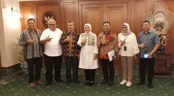 Gubernur Riau dan Abdul Wahid Temui Menteri Naker