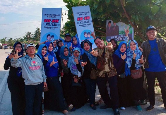 Mak-Mak Militan di Rohil Terus Bergerak Sosialisasikan Prabowo Sandi dengan Jumat Berbagi