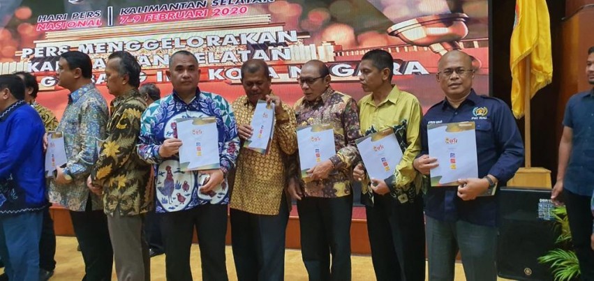 Lima Wartawan Senior asal Riau Terima Press Card Number One