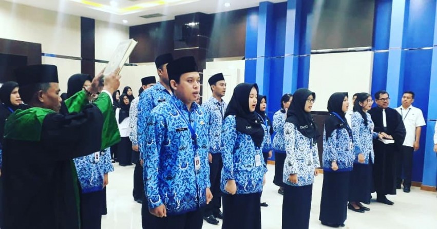 Lantik 15 PNS Baru, Kepala BKKBN Riau Ingatkan Pegawai Bekerja Profesional
