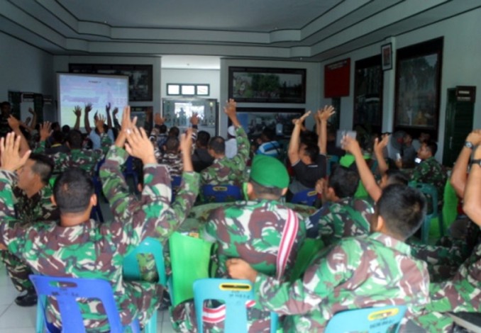 Tentara Ajak Warga Nobar Film TNI