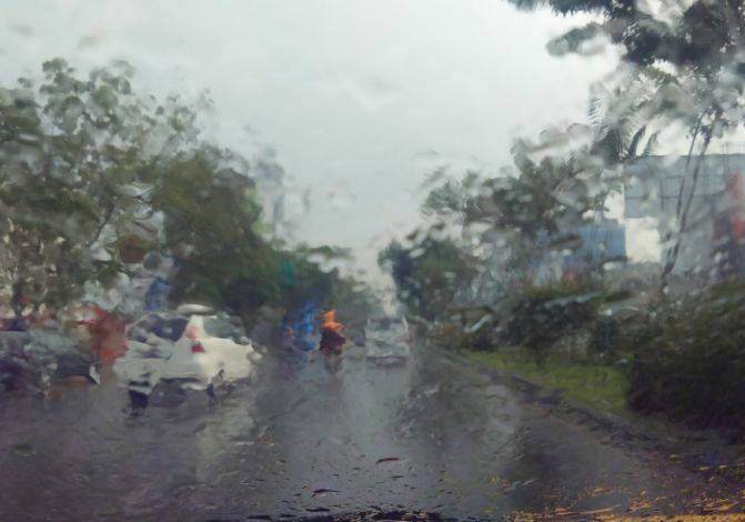 Akhir Pekan, Warga Riau Waspadai Hujan Disertai Petir dan Angin Kencang