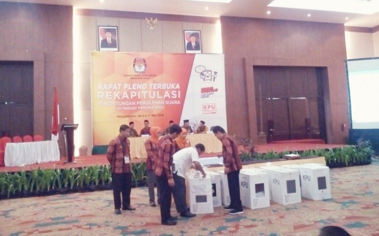 Pleno Rekapitulasi Hari Pertama, KPU Riau Terget Selesaikan 4 Daerah