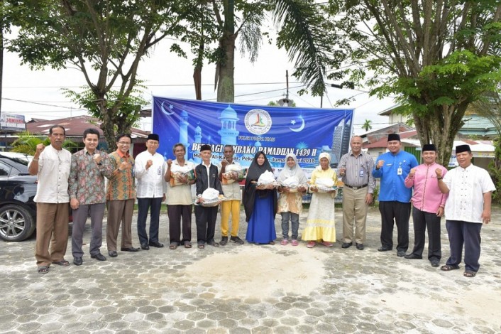 FKIJK Riau Berbagi 200 Paket Sembako di Pekanbaru