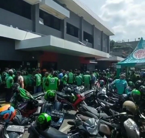 Satgas Covid-19 Segel Gerai McDonalds Pekanbaru akibat Kerumunan Antreal Promo BTS Meal
