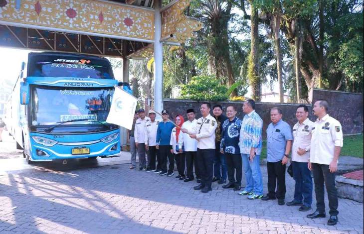 Kontingen Penas Tani Nelayan dari Pekanbaru Diberangkatkan ke Kota Padang