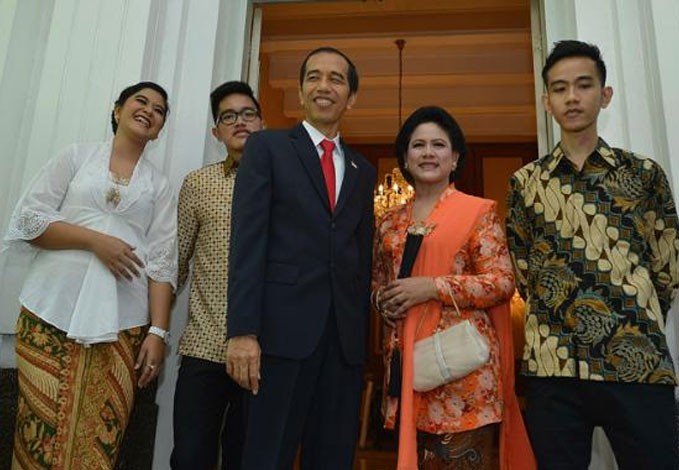 Jokowi Bawa Anak Cucu ke Luar Negeri Naik Pesawat Kepresidenan, Ini Penjelasan Istana