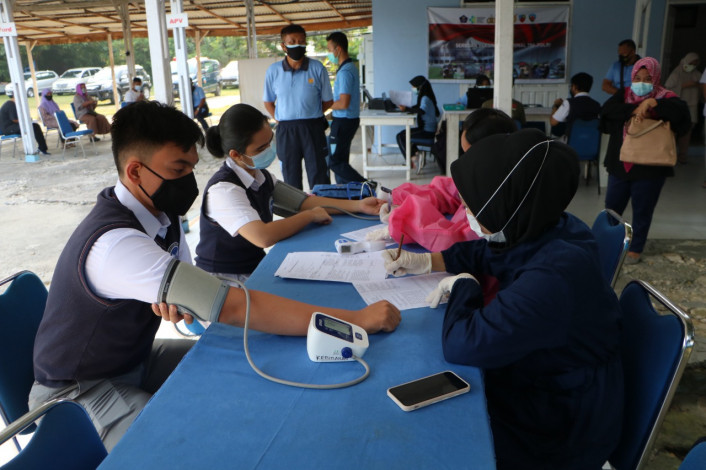 Siswa SMA Pradita Dirgantara Asal Riau Divaksin Covid-19 di Lanud Rsn