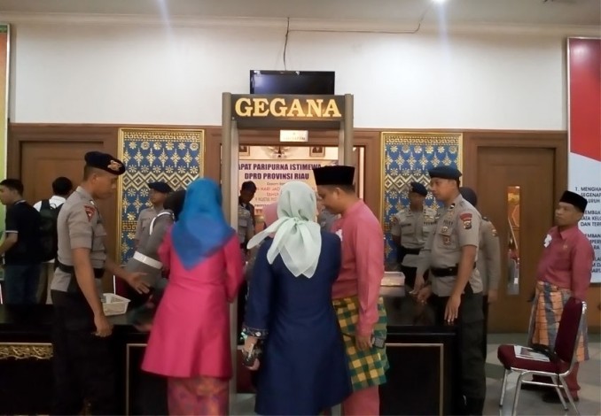 Paripurna HUT Riau ke-60, Gedung DPRD Dijaga Ketat Polisi