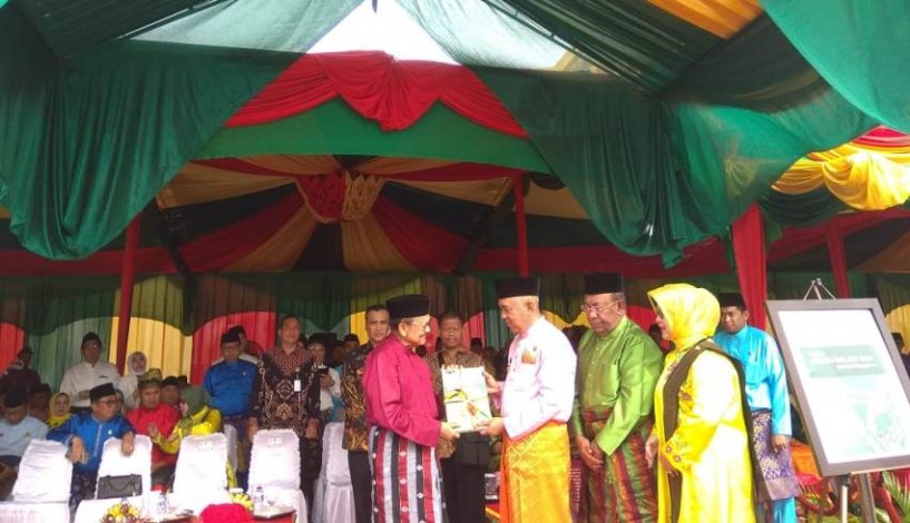BJ Habibie Beri Penghormatan kepada Lambang Riau