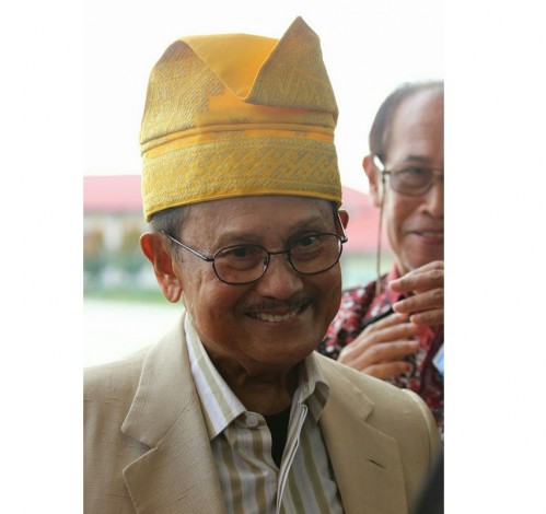 Mantan Presiden BJ Habibie Terpesona dengan Mie Sagu Riau