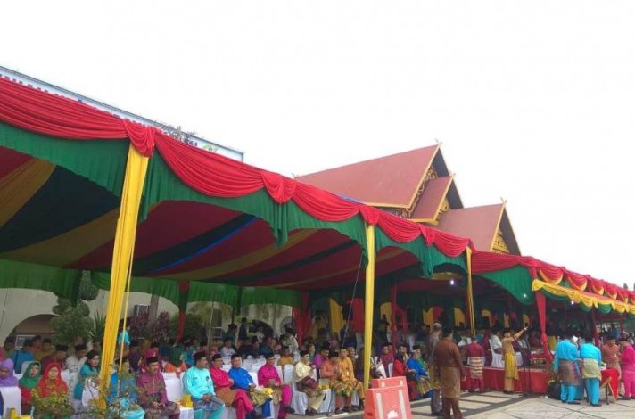 Peserta Upacara HUT ke-61 Riau Mulai Padati Halaman Kantor Gubernur