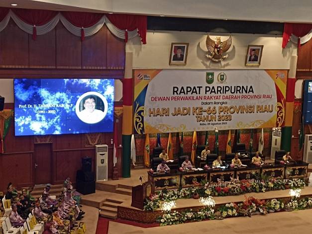 12 Tokoh Terima Penghargaan, Termasuk Mantan Presiden Riau Merdeka