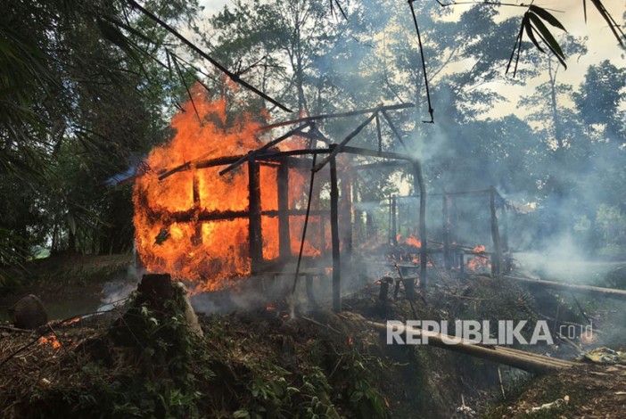 Delapan Desa Tempat Warga Rohingya Kembali Dibakar
