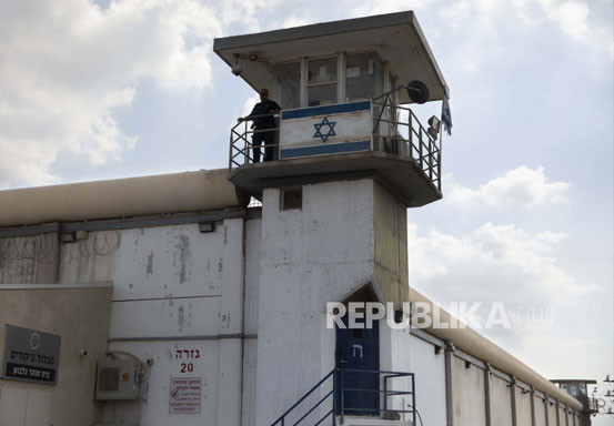 Polisi Israel Buru Tahanan Palestina dari Pintu ke Pintu