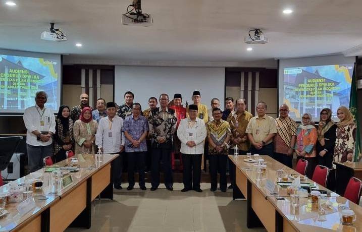 Panitia Pelantikan IKA UII Riau Audiensi dan Koordinasi dengan Ketua Pengadilan Tinggi