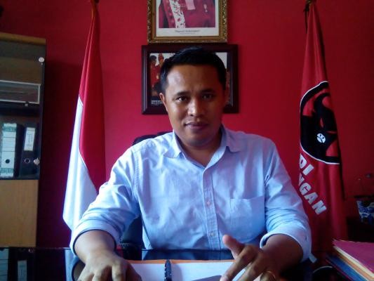 PDIP Riau Ragukan Surat Suyatno Melamar ke Golkar