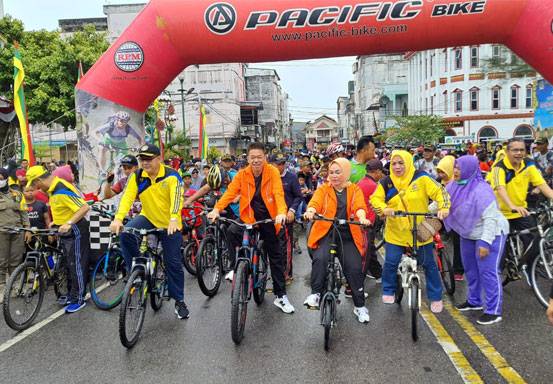 Dilepas Bupati, Ratusan Peserta Ikuti Fun Bike Meriahkan HUT Rohil ke-23