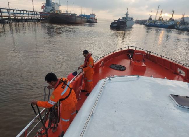 Perahu Dihantam Ombak, Dua Nelayan di Tanjung Medang Hilang