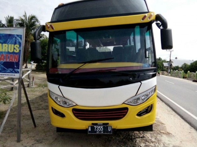 Bus Kontingen MTQ Rohul Tabrakan dengan Dump Truck, 1 Orang Luka Berat