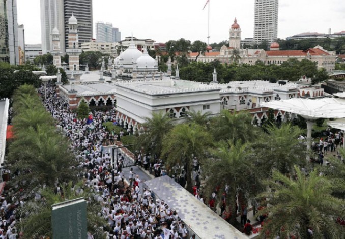 Puluhan Ribu Massa 812 Turun ke Jalanan Kuala Lumpur