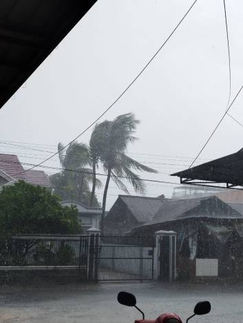 Cuaca Riau Akhir Pekan: Hujan Disertai Petir dan Angin Kencang