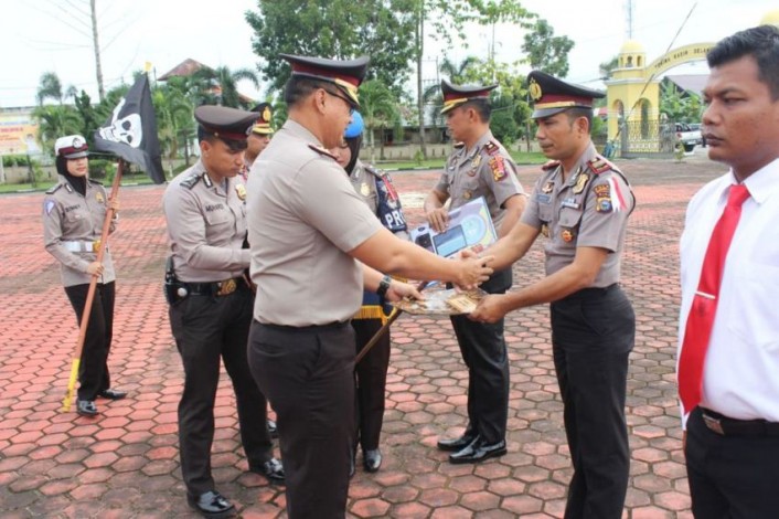 Harumkan Nama Kepolisian, 40 Personel Polres Bengkalis Terima Reward