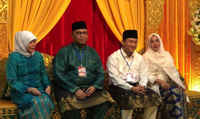 Daftar Paling Akhir, LE-Hardianto Tetap Disambut dengan Prosesi Adat di KPU Riau