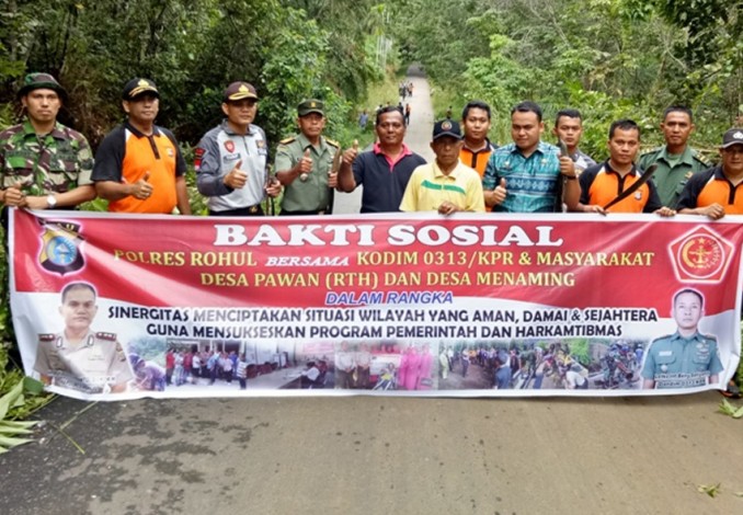 TNI-Polri Goro Jalan di Desa Rambah Tengah-Desa Menaming