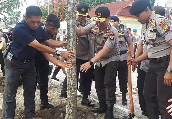 783 Pohon Ditanam di Mapolda Riau Jalan Pattimura