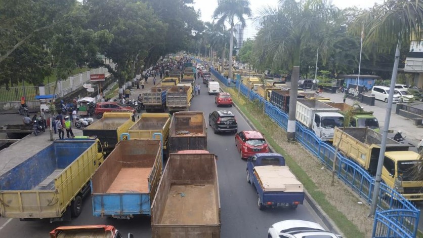 Tak Boleh Masuk Kota, Supir Truk di Pekanbaru Protes ke DPRD