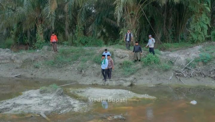 Gakkum KLHK Ambil Sampel Dugaan Pencemaran Sungai Kiyab di Sikijang Pelalawan