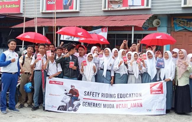 Jauh Dekat Cari Aman, Capella Honda Ajak Siswa SMK Migas Inovasi Riau Kurangi Angka Kecelakaan
