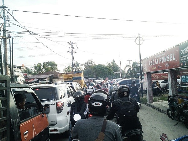 Warga Keluhkan Kemacetan di Jalan Garuda Sakti