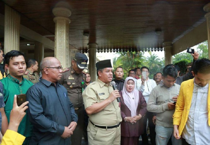 Pemprov Riau Pecat Tiga Oknum Honorer