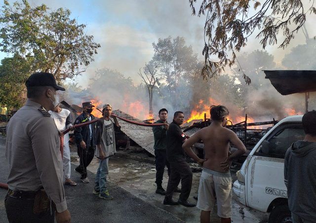 Dua Unit Rumah di Kelurahan Damon Bengkalis Ludes Terbakar
