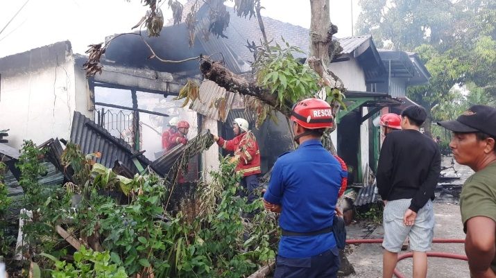 Diduga Akibat Anak Kecil Main Korek Api, Rumah di Pekanbaru Terbakar
