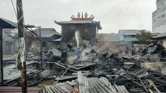 Kebakaran Hebat Ludeskan 2 Rumah Warga Bagansiapiapi