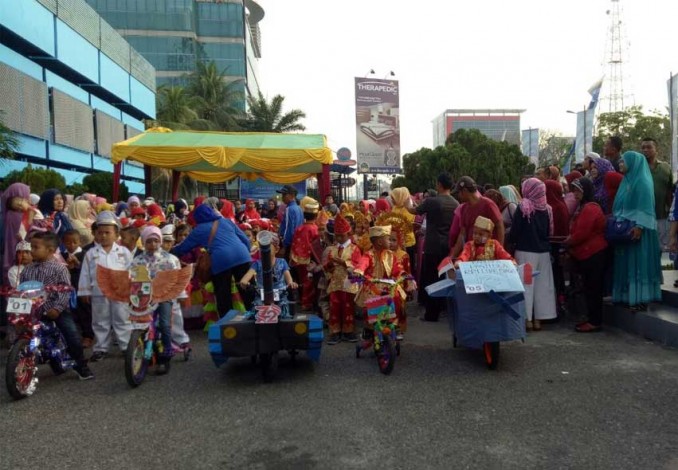 Ribuan Warga Meriahkan Kirab Budaya dan Jalan Santai Hari Radio ke-72 di Pekanbaru