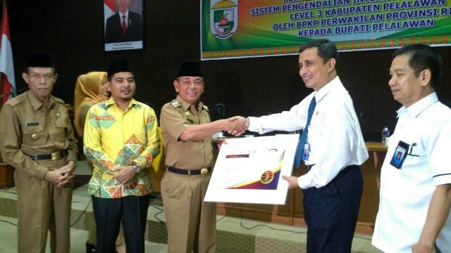 Pemkab Pelalawan Terima Sertifikat SPIP Level III dari BPKP Riau