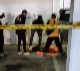 Polisi Olah TKP Penemuan Mayat Perempuan di Basement Kantor DPRD Riau
