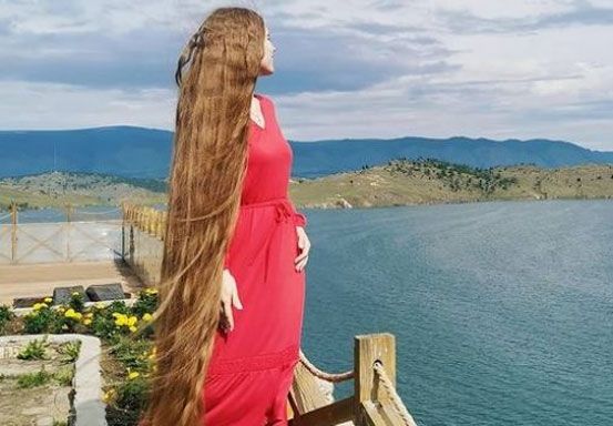 Tak Pernah Potong Rambut Selama 23 Tahun, Wanita Ini Dijuluki Rapunzel dari Rusia