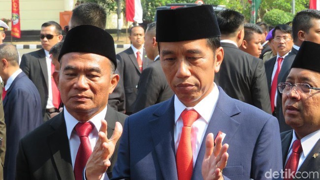 Kenapa Jokowi Bicara Politik Genderuwo?