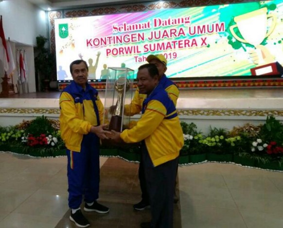 Riau Pertahankan Gelar Juara Umum Porwil Sumatra, Gubernur Janjikan Bonus