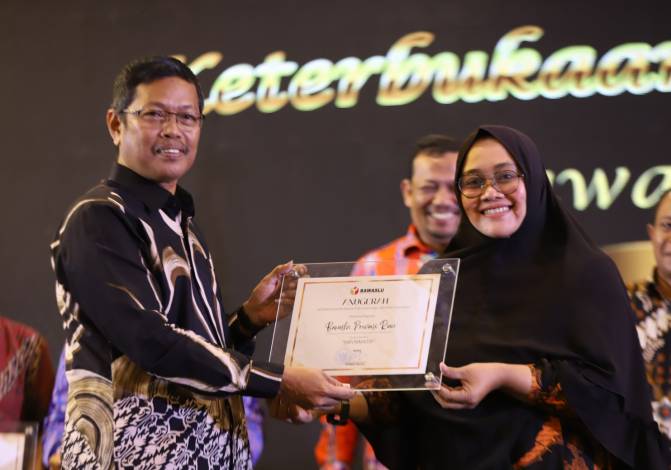 Bawaslu Riau Kembali Raih Penghargaan sebagai Lembaga Informatif
