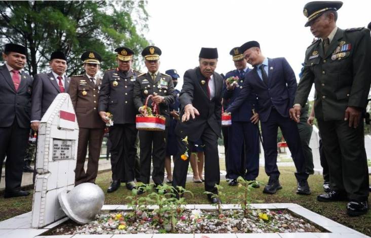 Gubernur Riau Ajak Masyarakat Isi Pembangunan dengan Kebersamaan