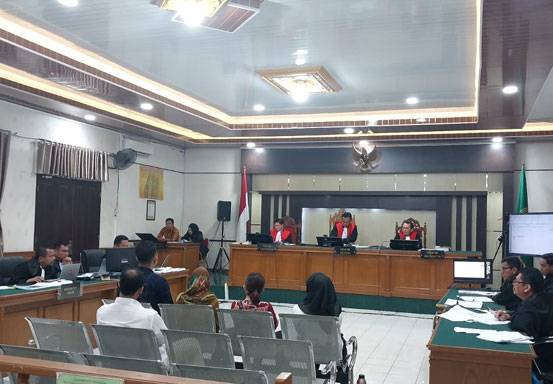 Bersaksi untuk Suami Sendiri, Fitria Nengsih Setor Uang Miliaran dari BPKAD Meranti ke M Adil